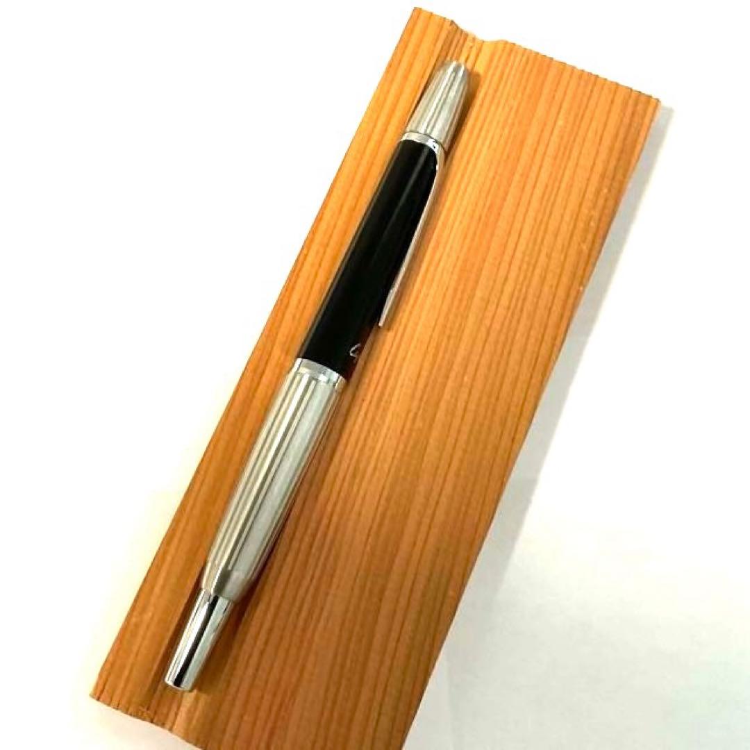【新品・未使用】白 蝕刻 キャップレス F字幅 1971年製 廃番 廃盤 万年筆
