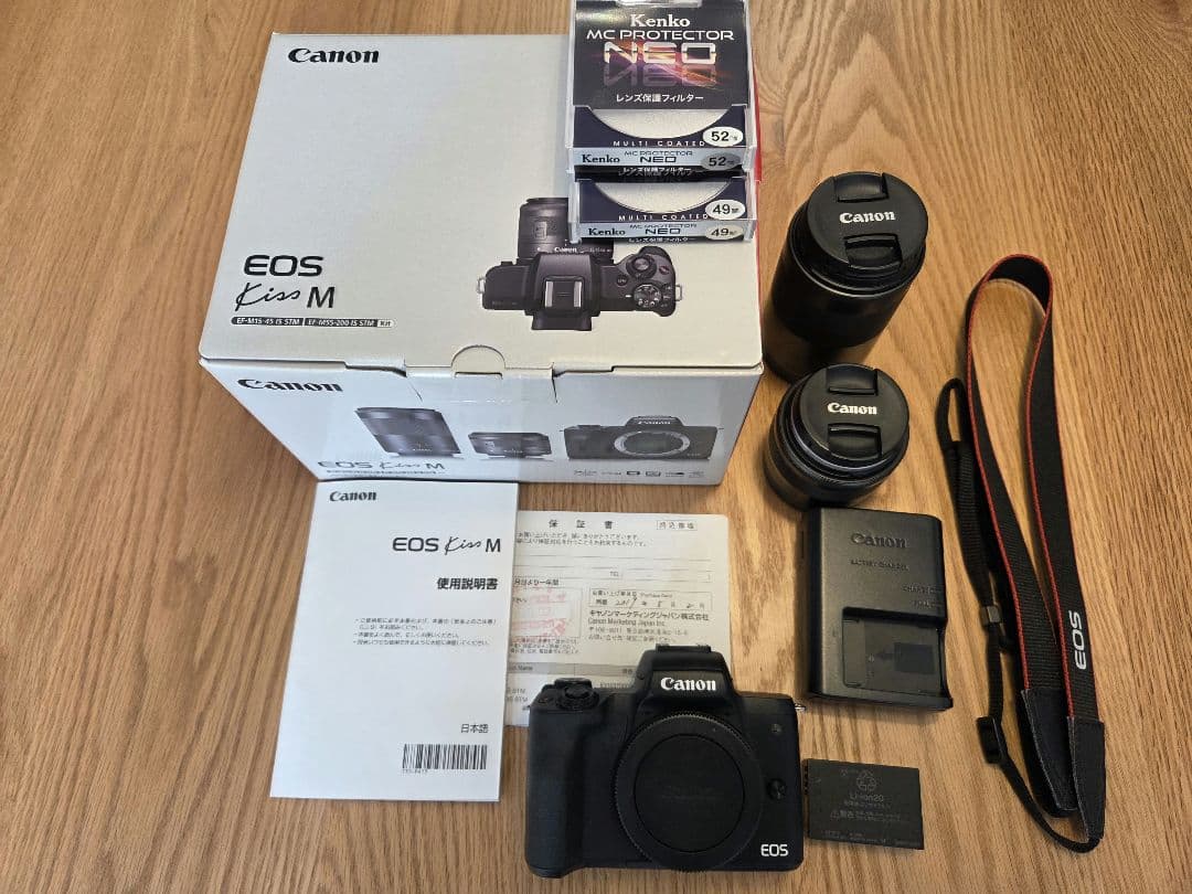 Canon EOS Kiss M　ダブルズームキット＋トライポッドグリップ