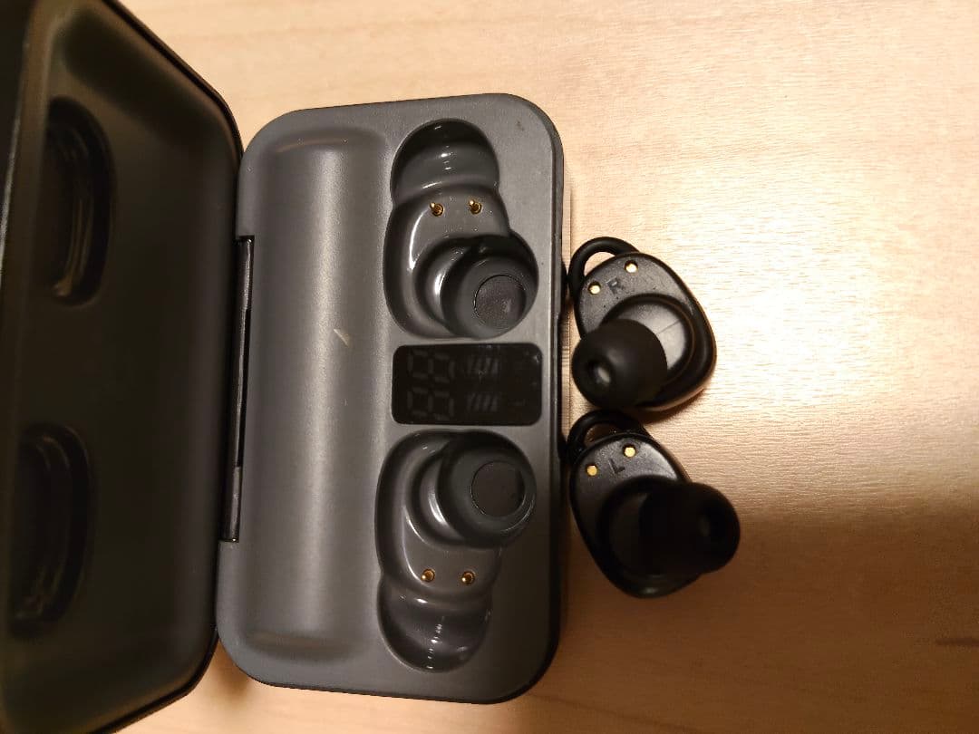 【まとめ売り　ジャンク】ワイヤレスイヤホン　8点＋充電ケース1点