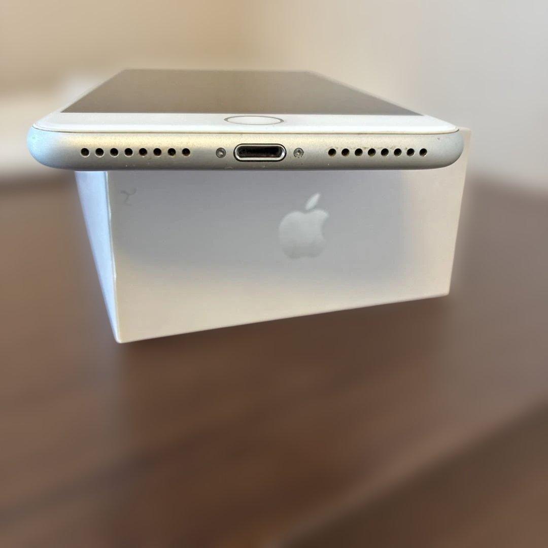 iPhone 8 Plus SIMフリー シルバー64GB 本体のみ