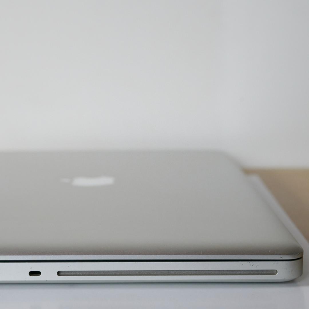 MacBook Pro 17-inch Late 2011 ハードケース付き