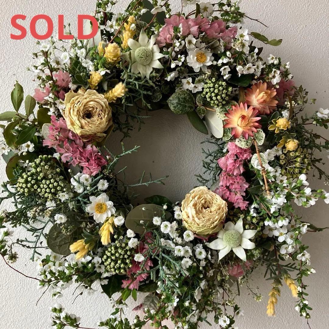 雪柳と春のお花のリース　バラ　スターチス　フランネルフラワー　花かんざし