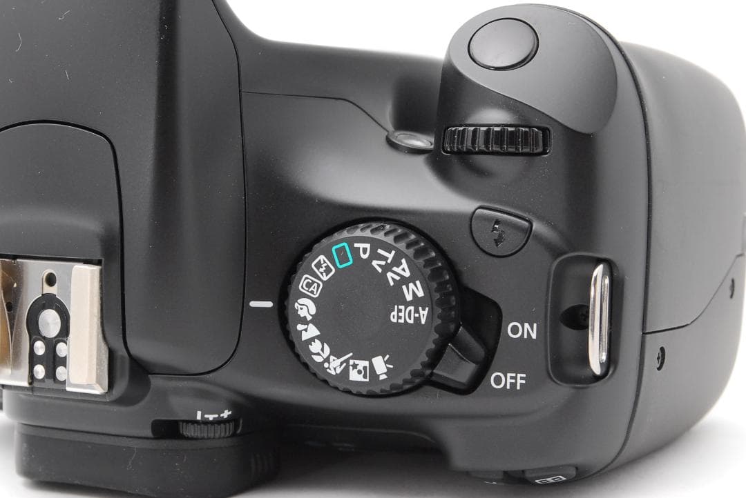 【極上美品　新品級ショット数】Canon Kiss X50　スマホ転送　動画対応