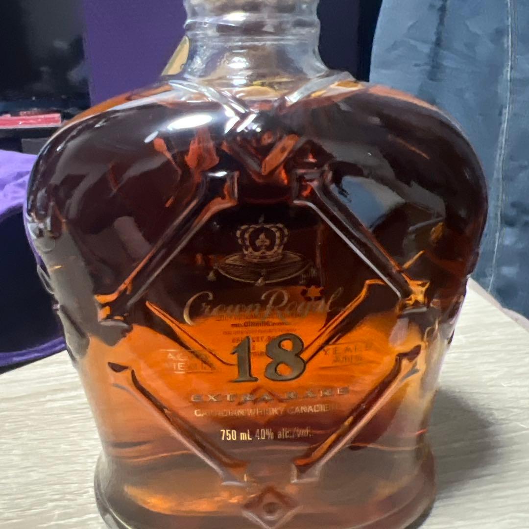 ウイスキー Crown  18 Year Old Extra Rare 750mL