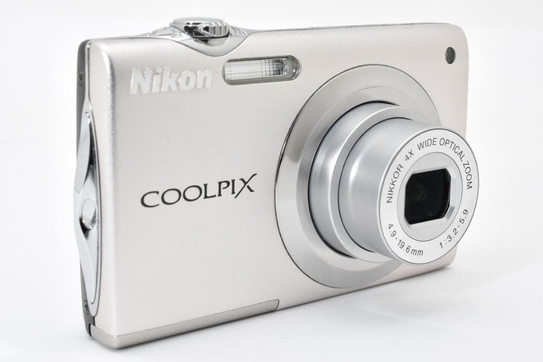 【お値下げ歓迎・美品】　Nikon COOLPIX S3000 シルバー