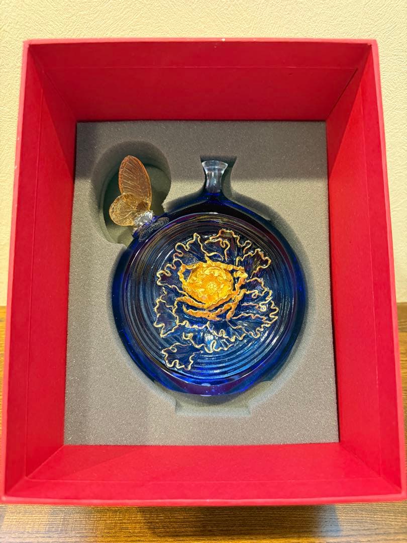 Tittot 琉園　台湾ガラス工房　ガラス工芸品　牡丹と蝶