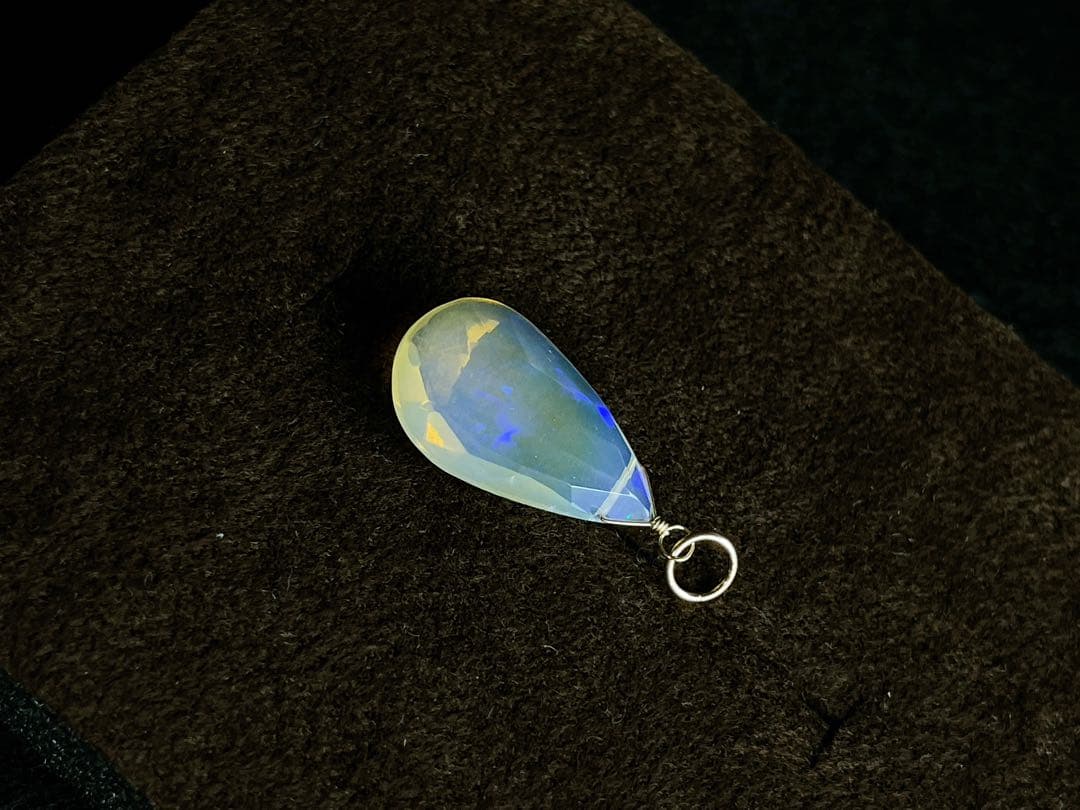 大粒！　プレシャスオパール　ペンダントトップ　14kgf ハンドメイド　天然石