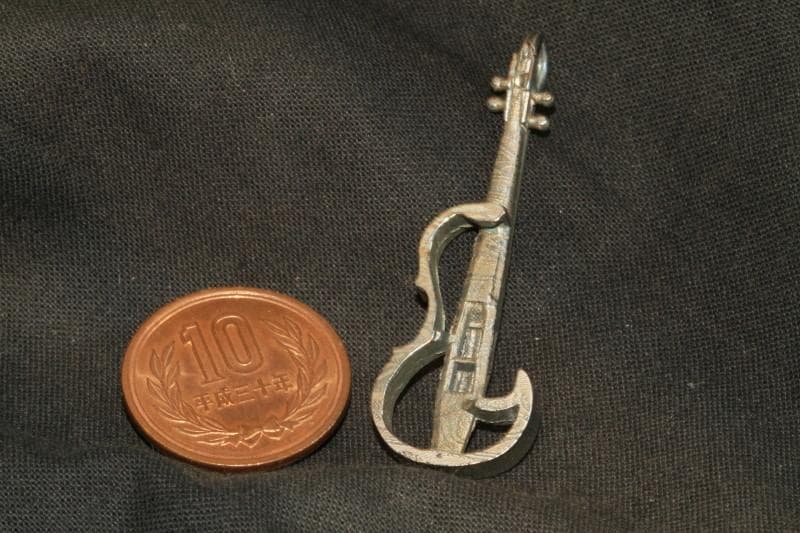 エレキバイオリン・音楽の旋律を纏う—コバルトクロム製楽器モチーフネックレス