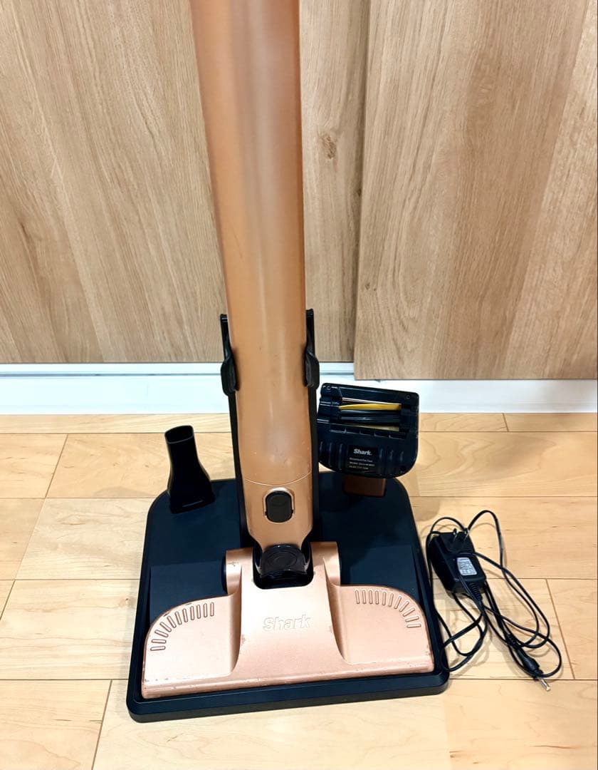 Shark 充電式サイクロンスティッククリーナー CH966JLC