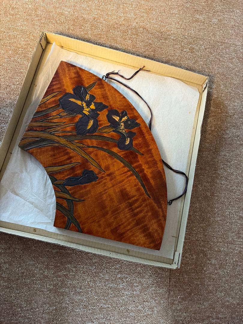 無垢一枚板 両面彫 扇形飾板　菖蒲／竹　工房印「慶」昭和期 木彫工芸 床間飾り