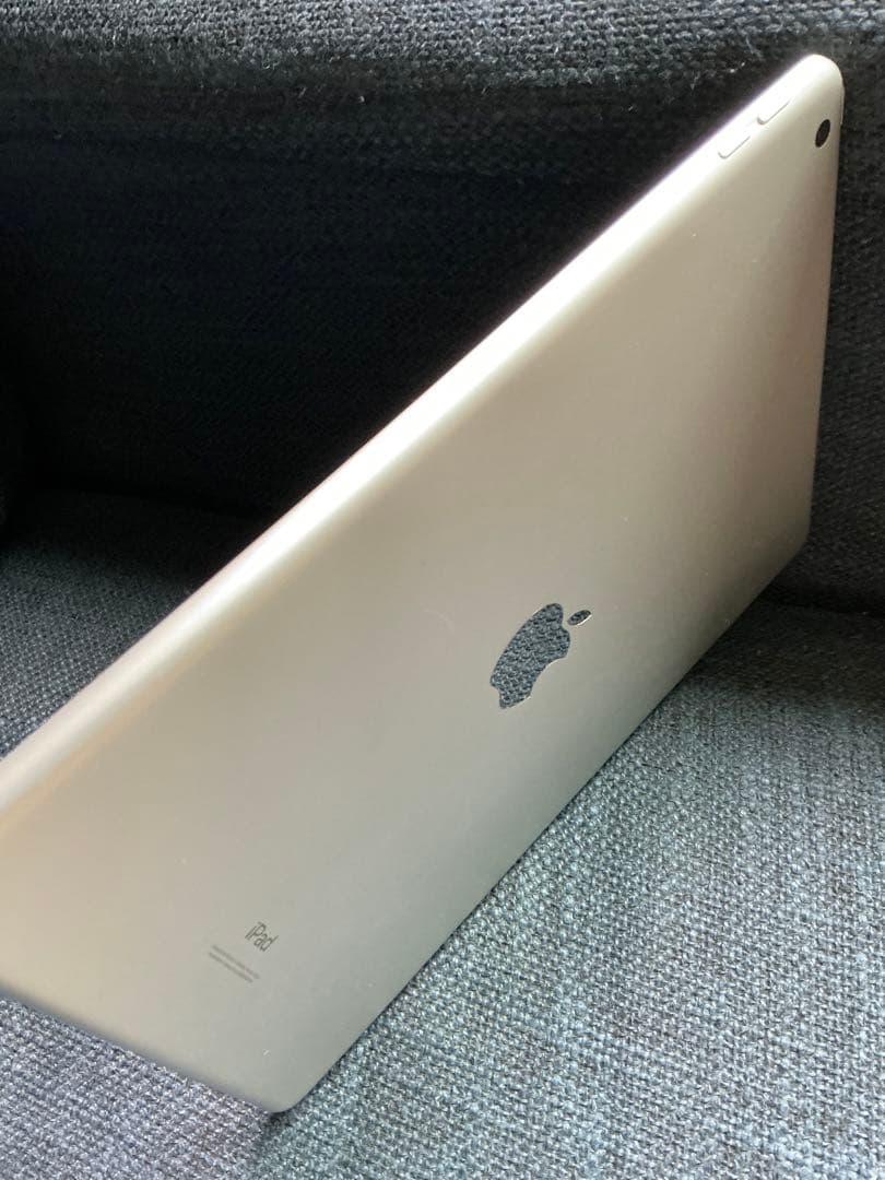Apple iPad 9世代ゴールド 保護ケース、HDMIアダプタ付き