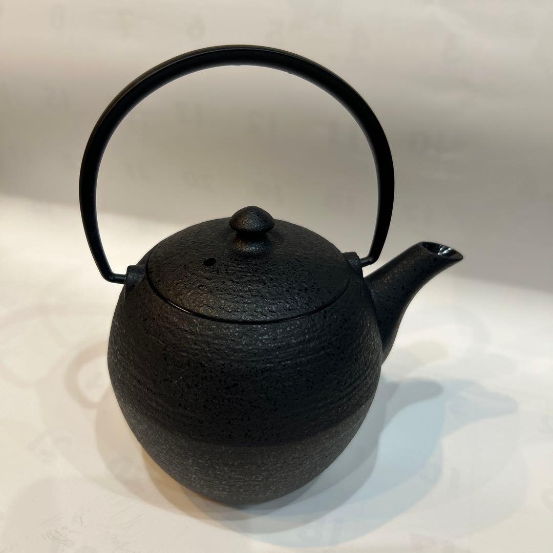 鉄鋳物製　和鉄ポット　MAYU/まゆ　Design Ken Okuyama