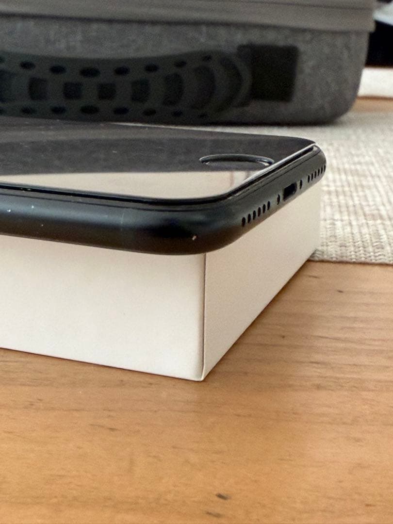 Apple iPhone SE (第3世代) 本体64GB