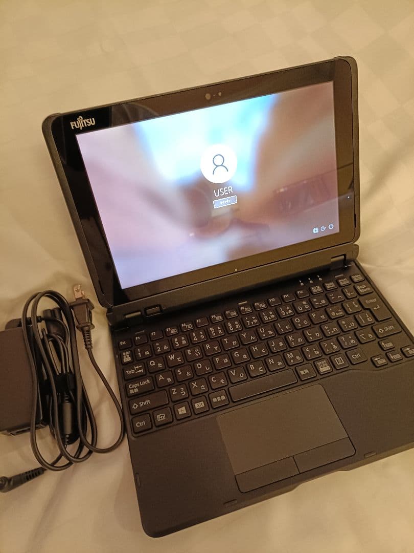 【新品同様】FUJITSU ARROWS Tab Q507 本体＋キーボード付き