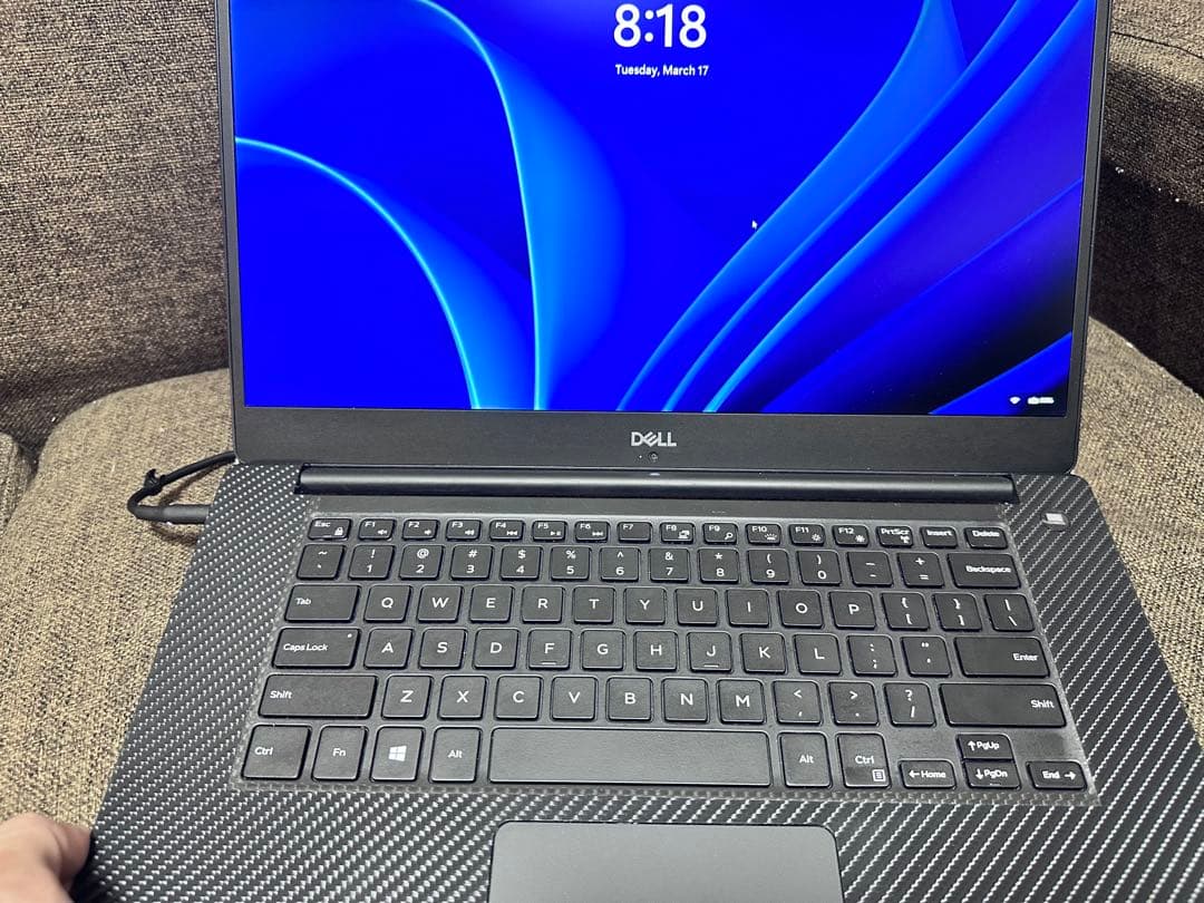 DELL XPS 15.6インチ　i7-16GB-256SSD US キーボード