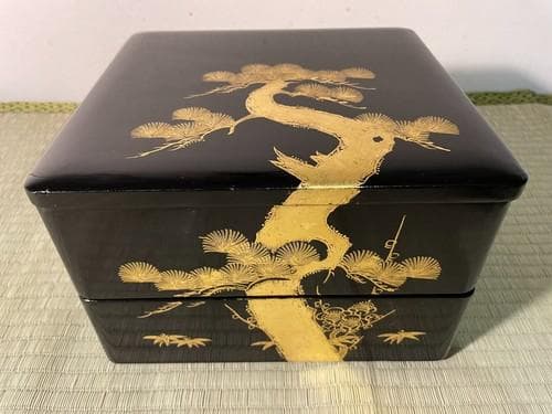 金蒔絵重箱（二段、内朱塗）
