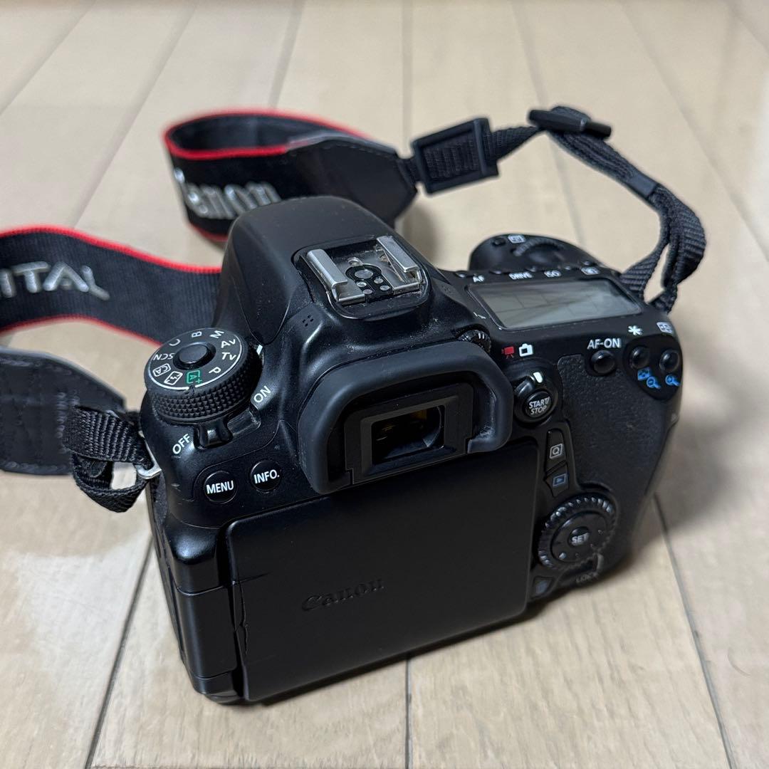 Canon EOS 70D 一眼レフカメラ　レンズ