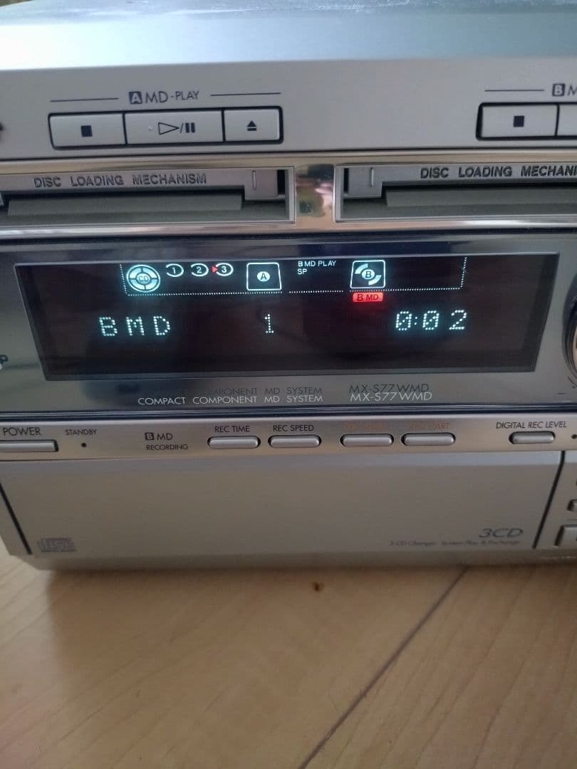 ビクター　コンポ　3枚CDチェンジャー・ダブルMD搭載　CA-MXS77WMD