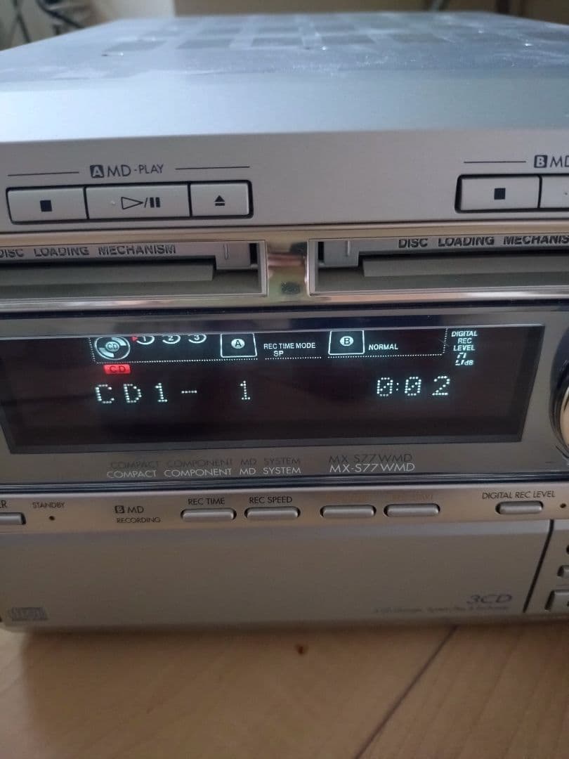 ビクター　コンポ　3枚CDチェンジャー・ダブルMD搭載　CA-MXS77WMD