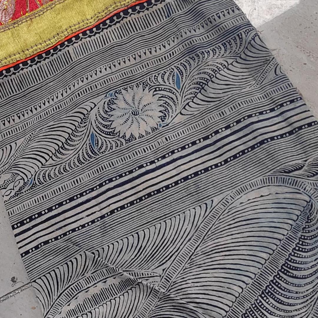 Batik Garment 靛藍のろうけつ染め苗族上衣｜民族衣装