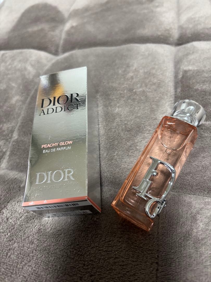 ディオール　アディクト　ピーチー　グロウ 30ml Dior