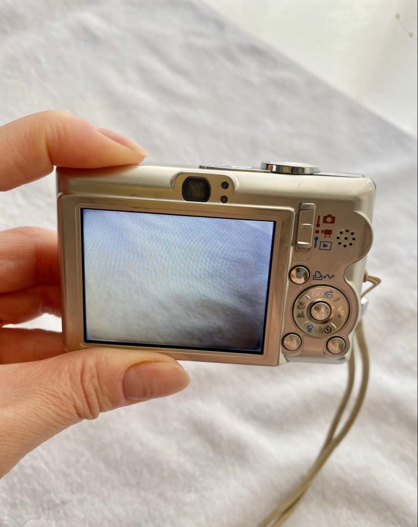 動作品　Canon カメラ　IXY 60 PC1158 シルバー　コンデジ