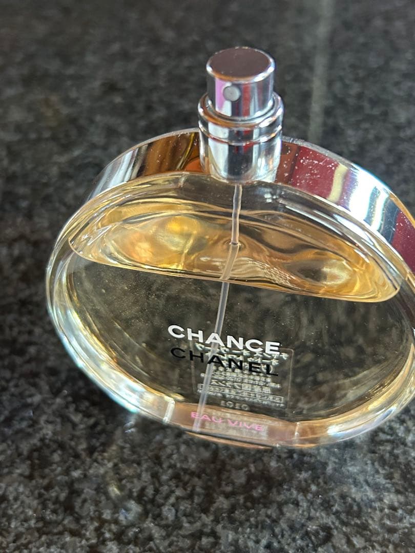 CHANELチャンス オーヴィーヴ オードゥトワレ ット