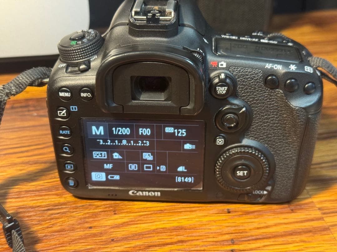 わたるさん専用Canon EOS 7D Mark II 一眼レフカメラ　本体