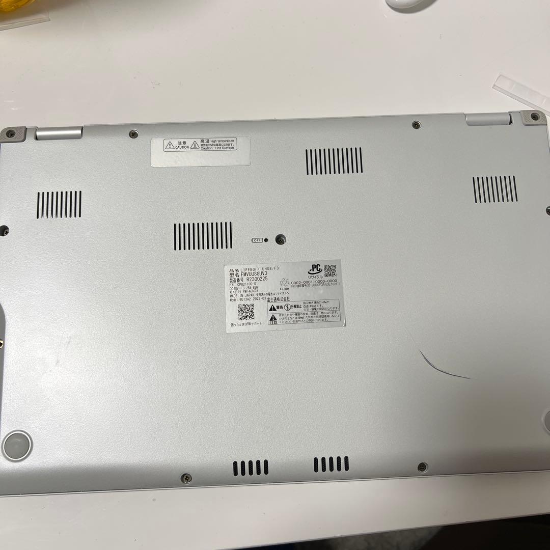 富士通 LIFEBOOK UH08/F3 シルバー