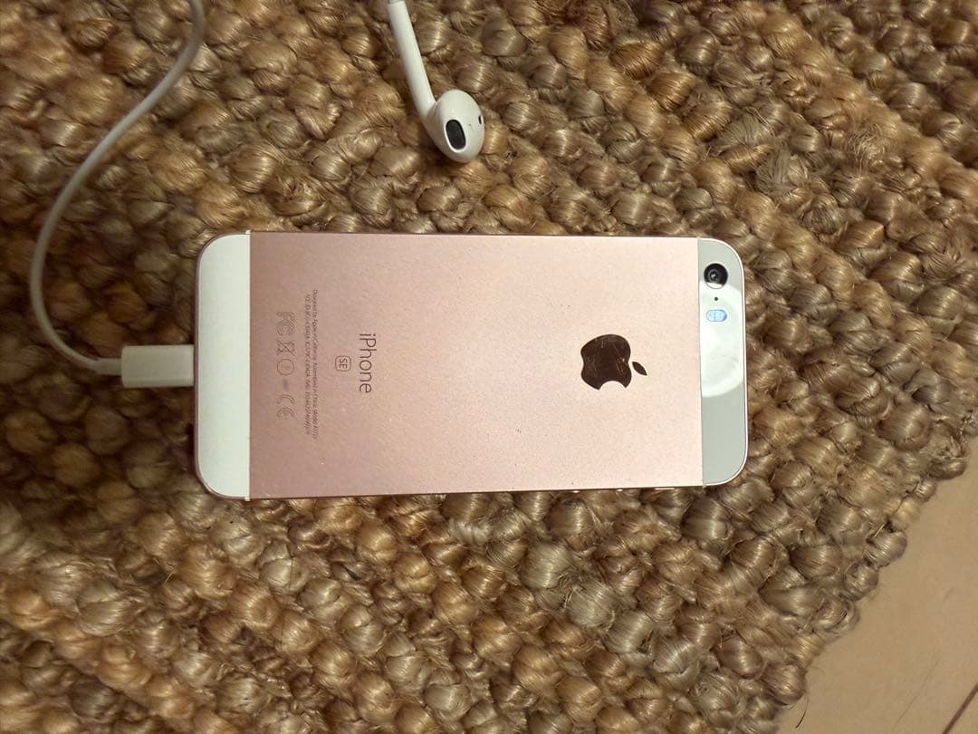 iPhone SE ローズゴールド イヤフォン付き